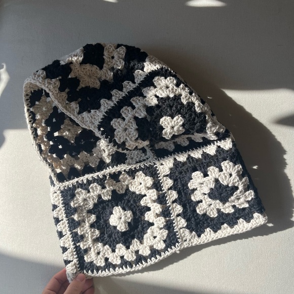 Granny Balaclava - Picture 3 of 4